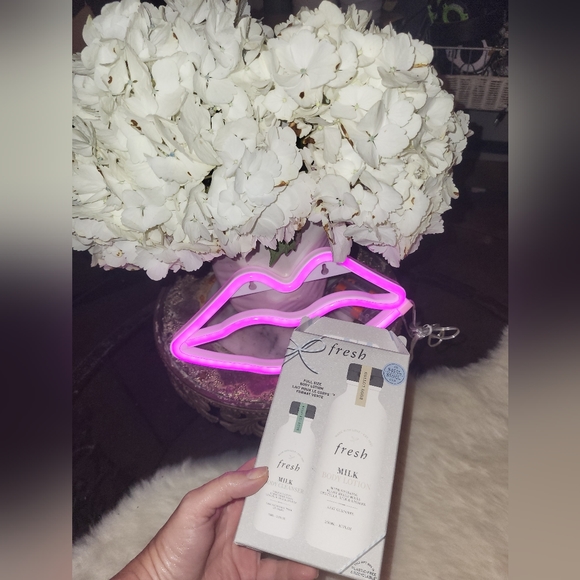 TREAT YOUR Valentine 💝 BRAND NEW by FRESH BATH SET with Bath Milk products 😍 - Picture 2 of 2